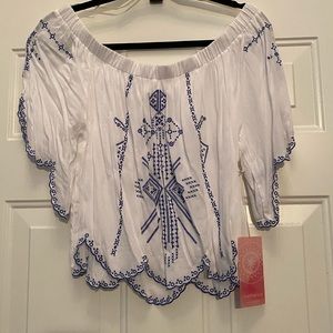 Off the shoulder crop